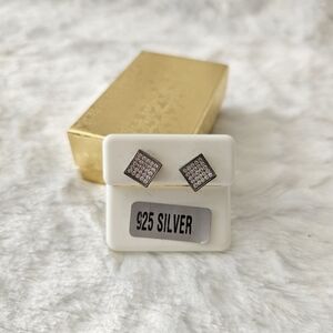 Silver stud earrings brand new